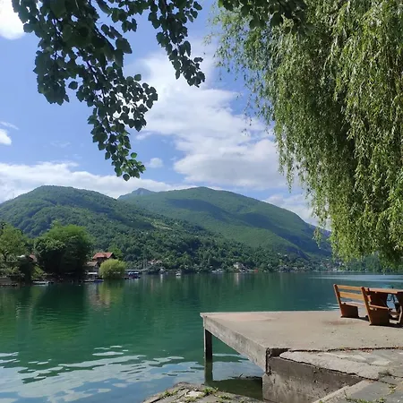 Vikendica Jablanicko Jezero 別荘